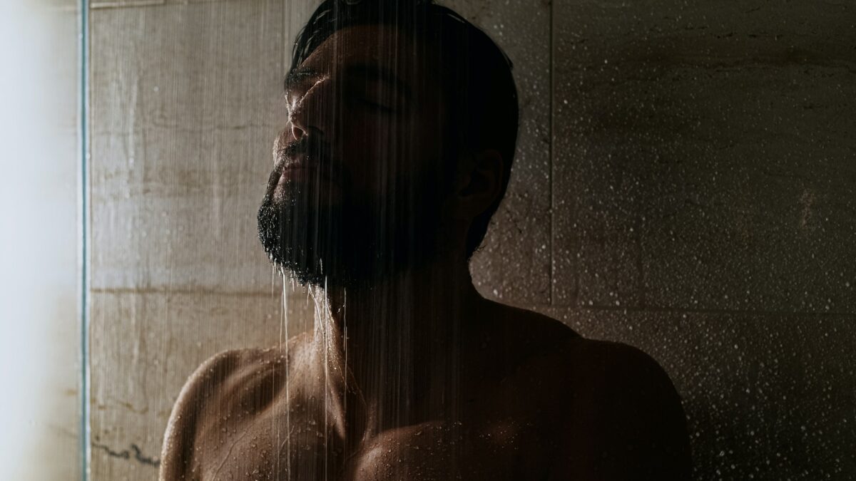 Czy hartowanie prysznicem naprawdę działa Fakty o zimnych prysznicach i odporności