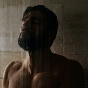 Czy hartowanie prysznicem naprawdę działa Fakty o zimnych prysznicach i odporności