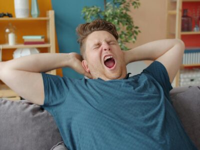 Dlaczego ziewanie jest zaraźliwe? Naukowcy wciąż badają ten fenomen