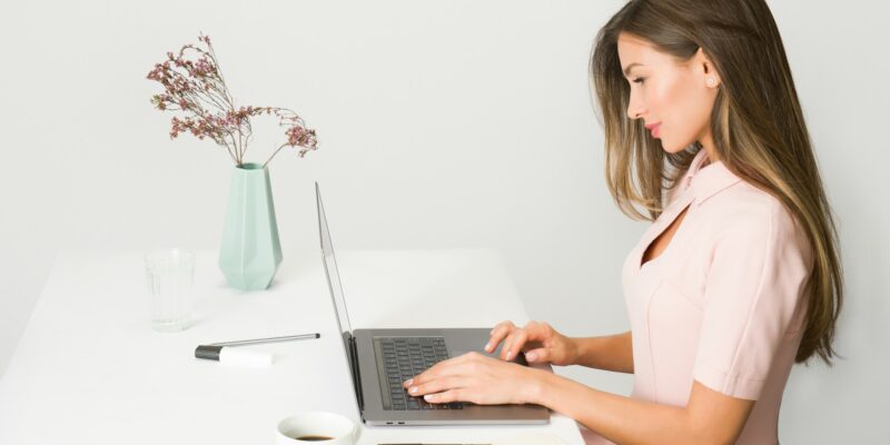 Teleporada w nocy i weekend – kiedy warto skorzystać z lekarza online