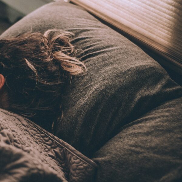 Czy mózg naprawdę resetuje się podczas snu? Najnowsze odkrycia naukowców